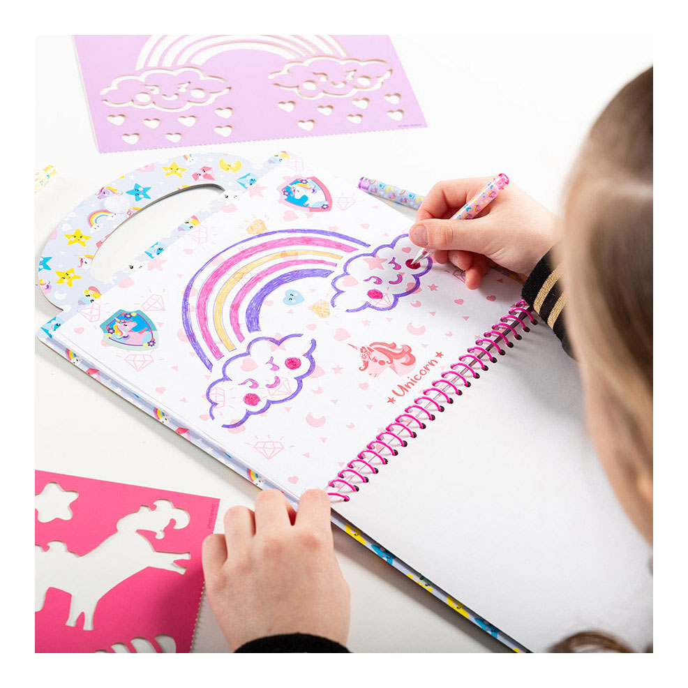 Totum unicorn designer vakantie doeboek stickeren, tekenen en schrijven - creatief speelgoed meisjes vanaf 3 jaar - 25 delig - incl. stickers en sjablonen knutselen