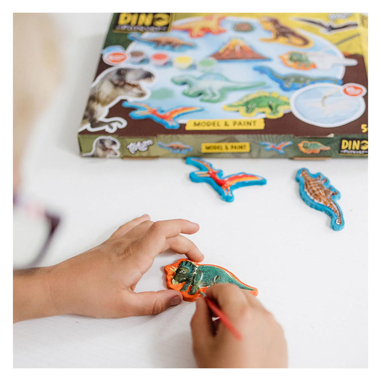 Totum dino forever - gips gieten en schilderen