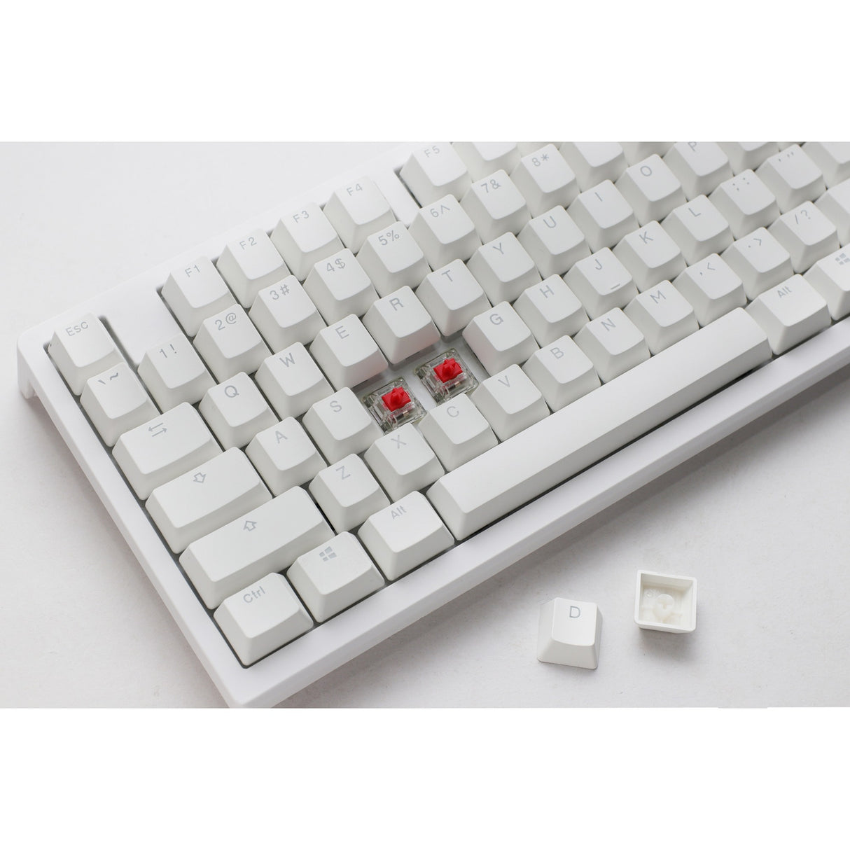 Ducky zero 6108 pure white rgb mechanisch gaming toetsenbord (wit, us lay-out (qwerty), cherry mx2a speed silver, 100%, rgb leds, double-shot pbt, hot swap, 2.4ghz | bluetooth | usb-c)