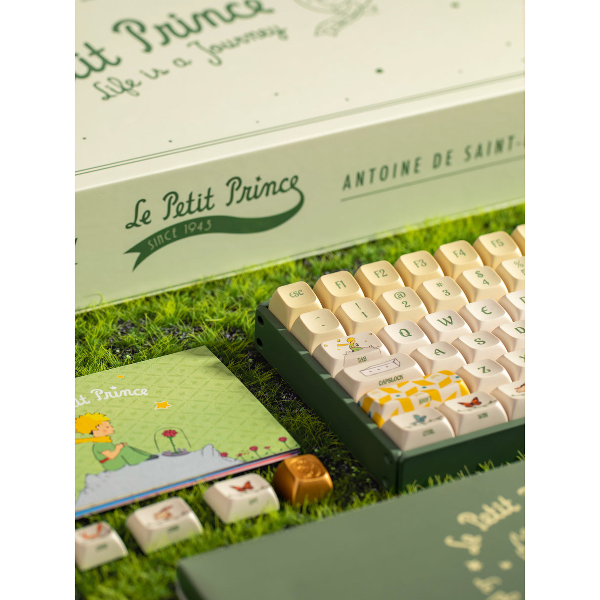 Iqunix f97 floral date rgb mechanisch gaming toetsenbord (groen, us lay-out (qwerty), iqunix little prince, 96%, rgb leds, hot-swappable, pbt, 2.4ghz | bluetooth 5.1 | usb-c)
