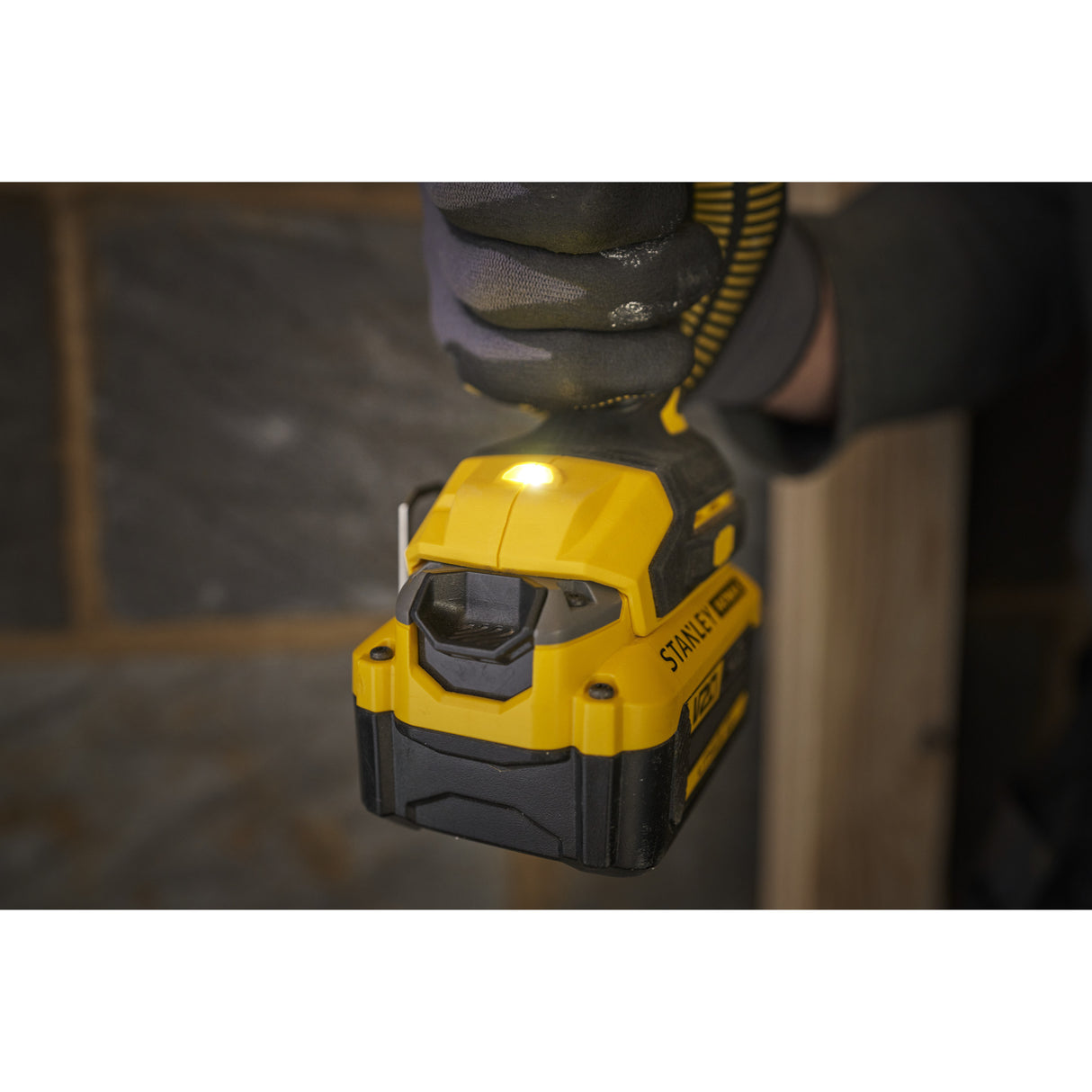 Stanley fatmax v20 18v schroefklopboormachine klopboorschroevendraaier (zwart geel, 2 accu's en oplader inbegrepen, met koffer)