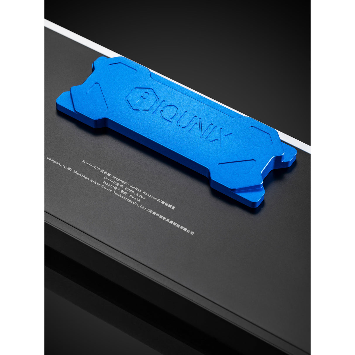 Iqunix ez60 magnetic switch gaming he keyboard (zwart, us lay-out (qwerty), gateron magnetic jade pro, 60%, rgb, double shot pbt keycaps)