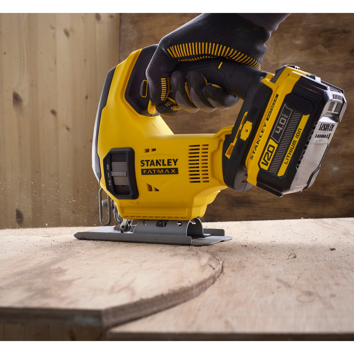 Stanley sfmcs600m2k fatmax® v20 accu decoupeerzaag 18v 4.0ah in koffer