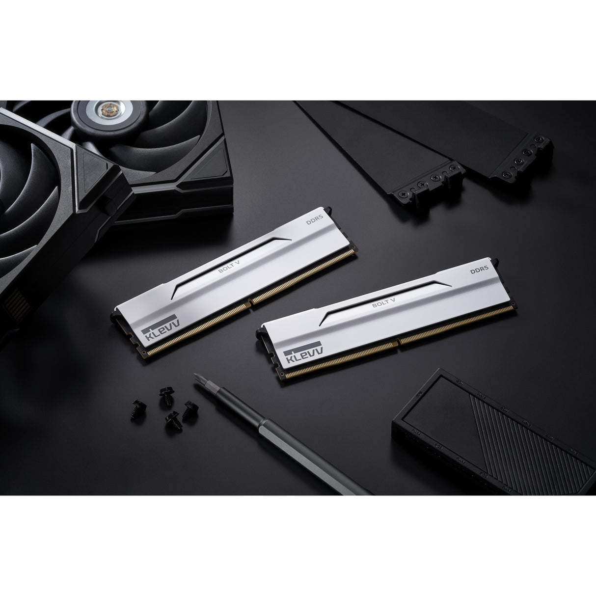 Klevv 32 gb ddr5-6000 (2x 16 gb) kit werkgeheugen (wit, kd5agu880-60a300i, bolt v, xmp 3.0, expo)