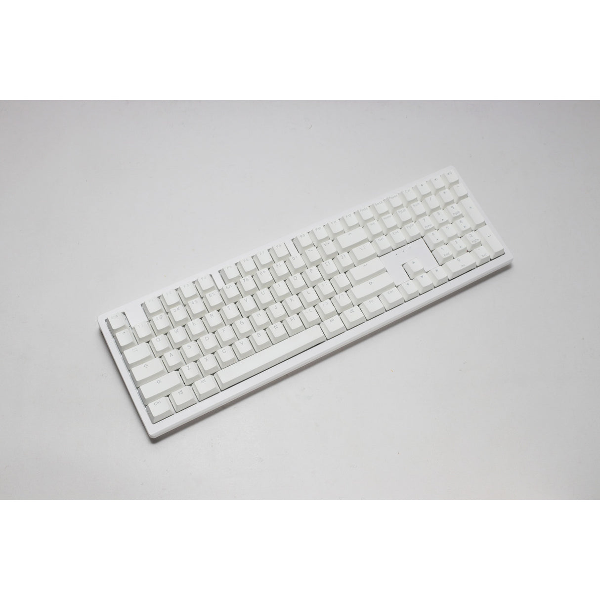 Ducky zero 6108 pure white rgb mechanisch gaming toetsenbord (wit, us lay-out (qwerty), cherry mx2a red, 100%, rgb leds, double-shot pbt, hot swap, 2.4ghz | bluetooth | usb-c)