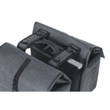 Basil dubbele fietstas urban dry mik 50 liter - charcoal