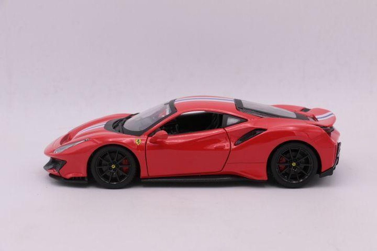 Bburago ferrari 488 pista 2018 1:24 auto