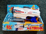 Sun fun waterpistool elektrisch met fles 18cm wit blauw speelgoed .