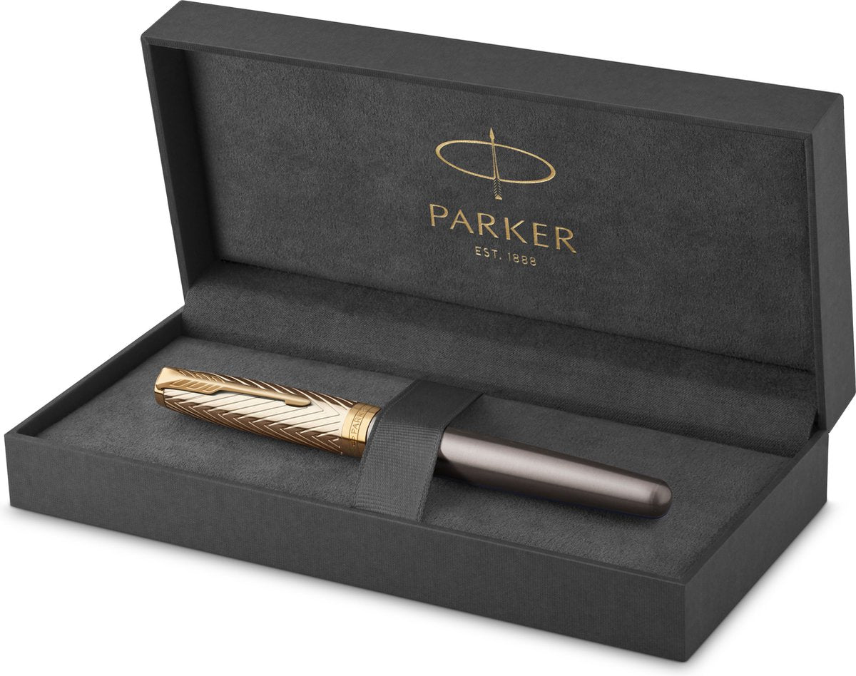Parker sonnet pioneers collection rollerbalpen | grijze lak met gouden dop en details | fijn punt | zwarte inkt | met geschenkdoos