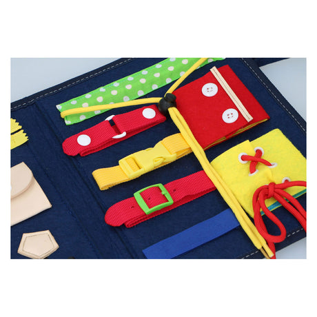 Montessori activiteitenboek - kleding leren openen en sluiten - motoriek oefenen