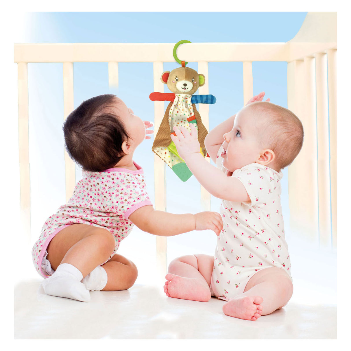 Clementoni baby - pluchen rammelaar beer