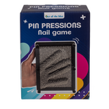 Nagelspel, pinpressions. ca. 19x14 cm.