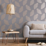 Dutch wallcoverings dutch wallcoverings behang fawning feather grijs en roségoudkleurig