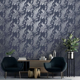 DUTCH WALLCOVERINGS DUTCH WALLCOVERINGS Behang Peacock marineblauw en zilverkleurig