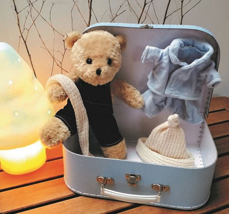 Egmont morris met kleding in koffer. 29x