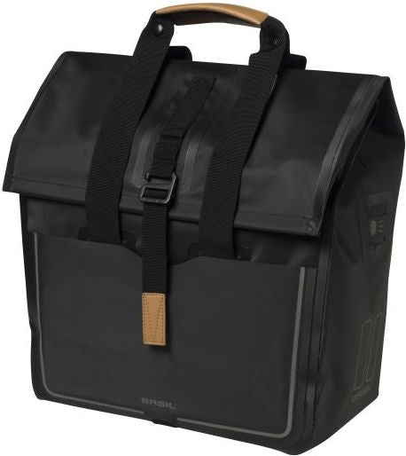 Basil Urban Dry Shopper - waterdichte fietsshopper, vegan leather details, verstelbare sluiting, reflectie, mat zwart