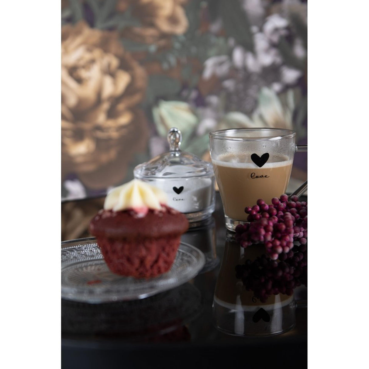 Clayre eef glazen transparant theeglas met een hartje en de tekst love erop 11x8x10cm 200ml