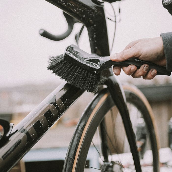 Dynamic soft washing brush