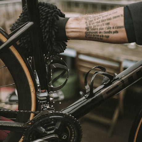 Dynamic microfibre bike cleaning glove
