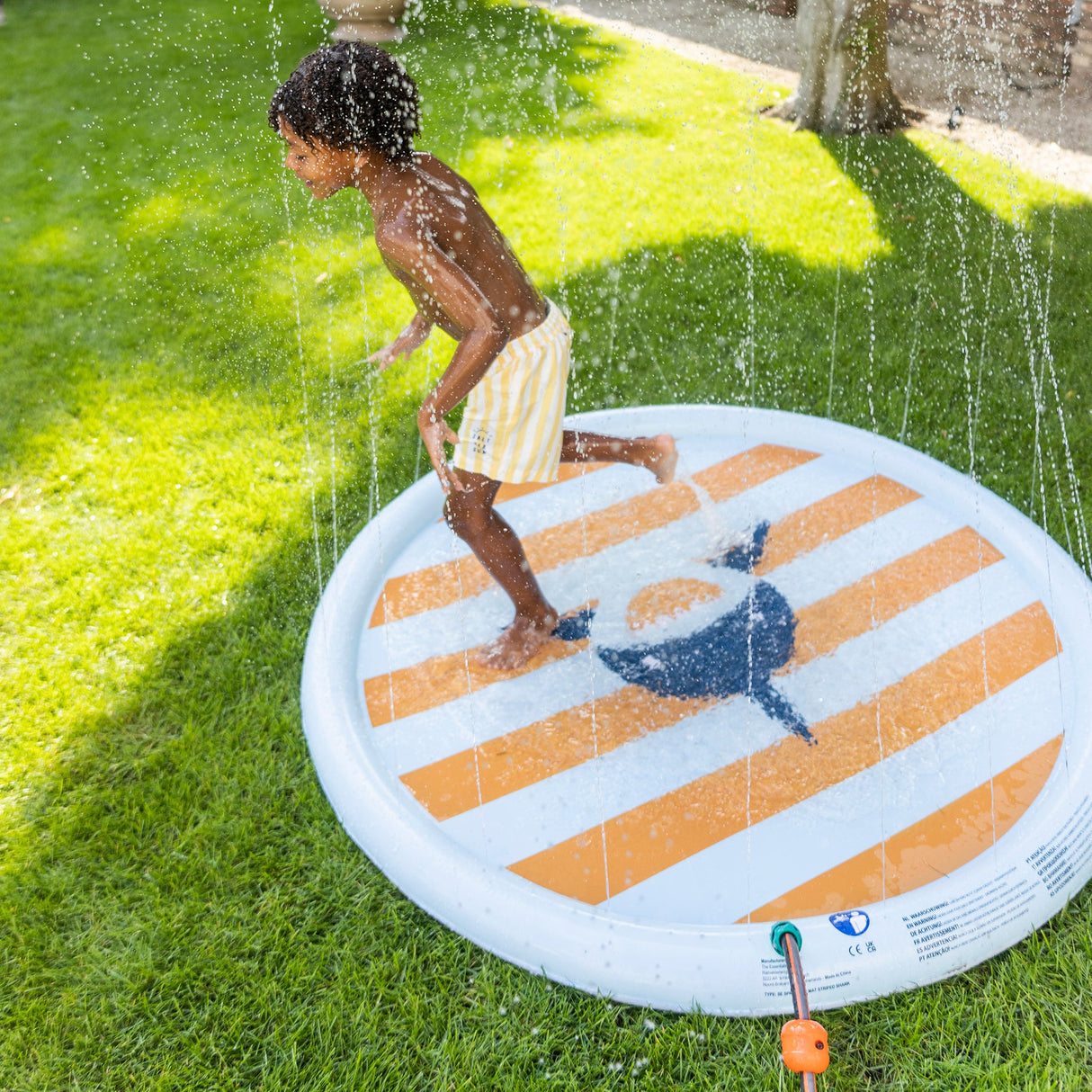 Tropical shark | meerkleurige waterspeelmat ø 150 cm