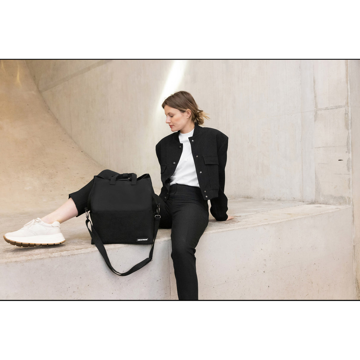 Dutchperfect urbanproof draagtas city tote recycled 22l zwart