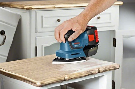 Bosch blauw bosch professional gss 18v-10 - accu vlakschuurmachine - exclusief accu en lader - inclusief 3x voetplaat met schuurplateau - 3x schuurblad
