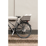 Basil Cento Rattan Look - fietsmand - achterop -bruin