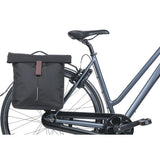 Basil dubbele fietstas city mik 28-32 liter - zwart