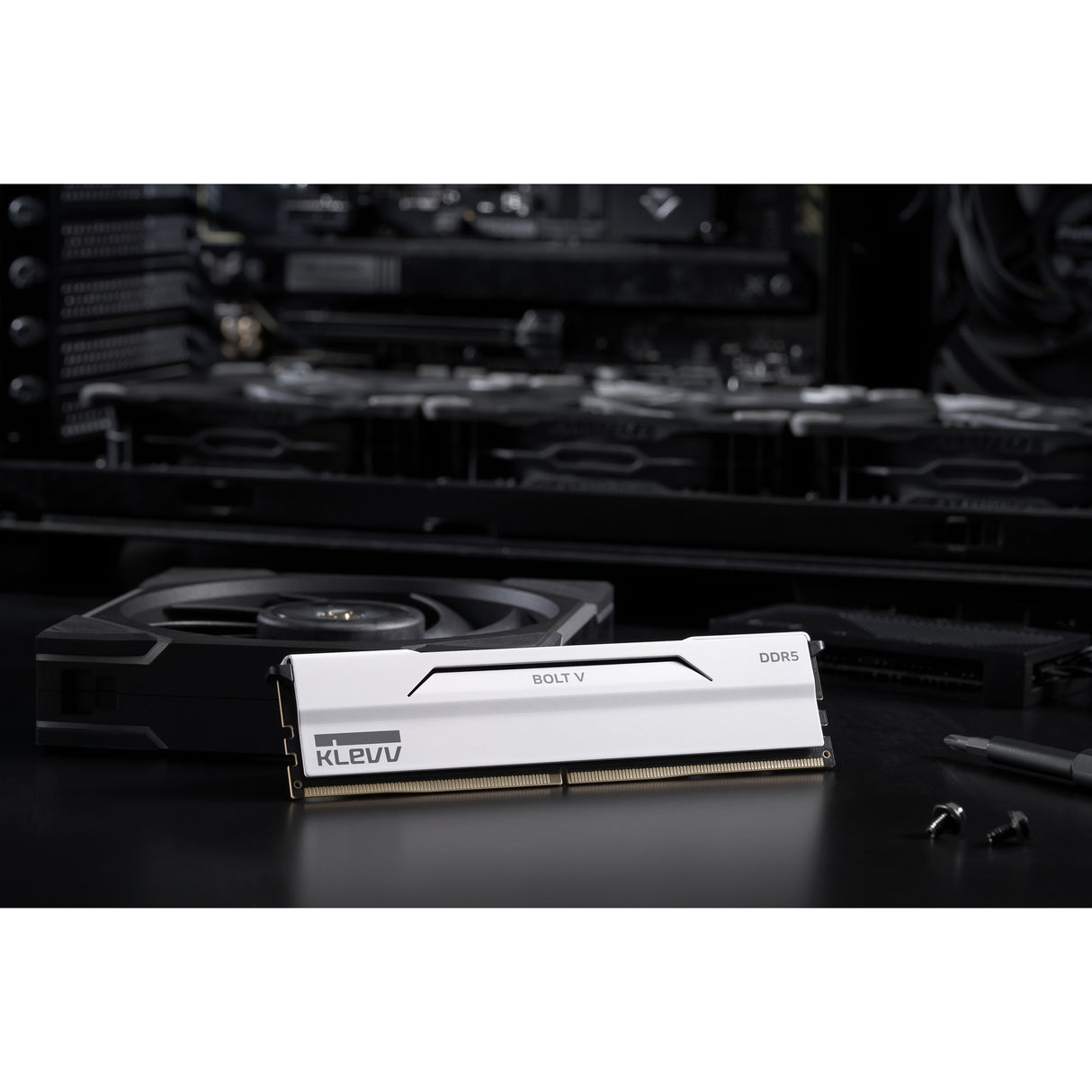 Klevv 64 gb ddr5-6000 (2x 32 gb) kit werkgeheugen (wit, kd5bgua80-60a300i, bolt v, xmp 3.0, expo)