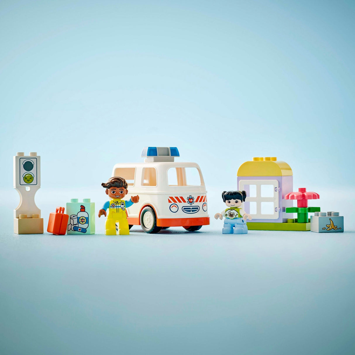 Lego duplo ambulance met chauffeur voor fantasiespel - 10447