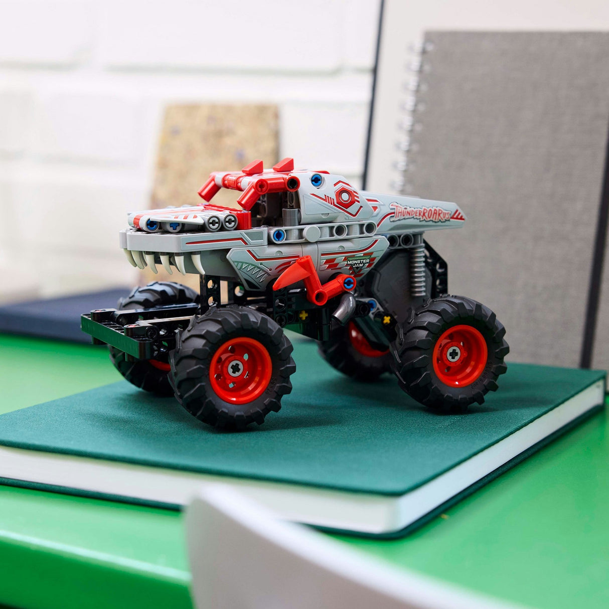 Lego technic monster jam™ thunderroarus™ pull-back truck - 42200