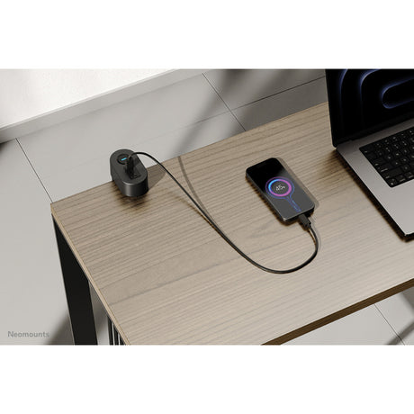 Neomounts ds22-840bl6 bureaucontactdoos met klem en usb-c en usb-a poorten - quick-charge stekkerdoos (zwart)