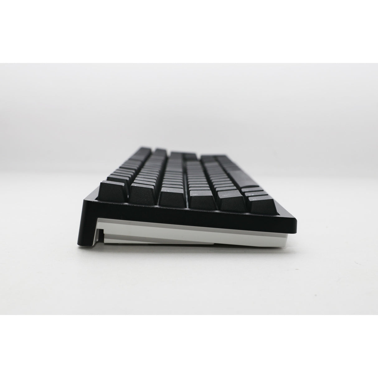 Ducky zero 6108 classic black rgb mechanisch gaming toetsenbord (zwart, us lay-out (qwerty), cherry mx2a speed silver, 100%, rgb leds, double-shot pbt, hot swap, 2.4ghz | bluetooth | usb-c)