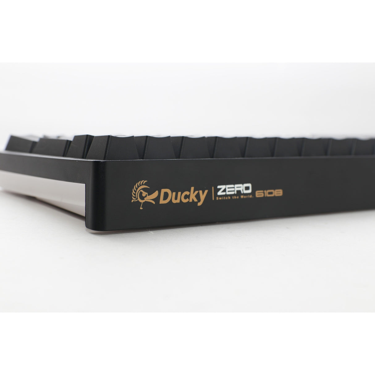 Ducky zero 6108 classic black rgb mechanisch gaming toetsenbord (zwart, us lay-out (qwerty), cherry mx2a brown, 100%, rgb leds, double-shot pbt, hot swap, 2.4ghz | bluetooth | usb-c)