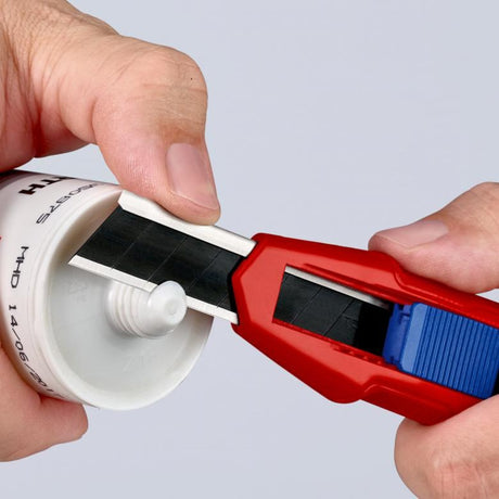Knipex mes 18mm met een versterkte cutix rail