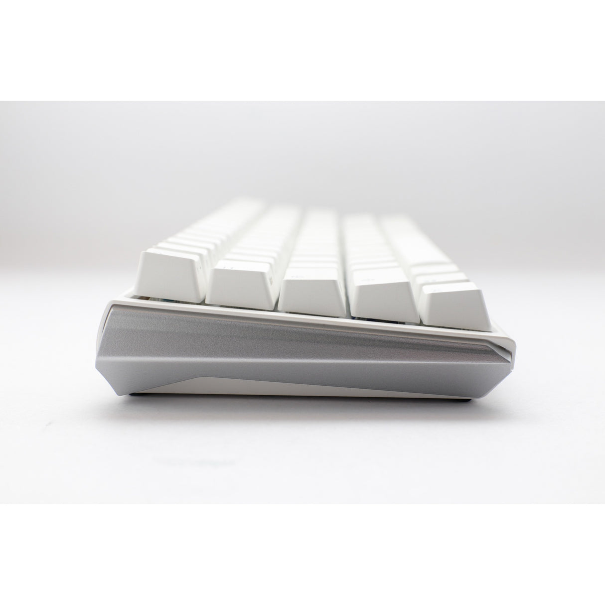 Ducky one 3 classic pure white sf rgb mechanisch toetsenbord (wit, us lay-out (qwerty), cherry mx brown, 65%, rgb leds, double-shot pbt, hot-swappable, quack mechanics)