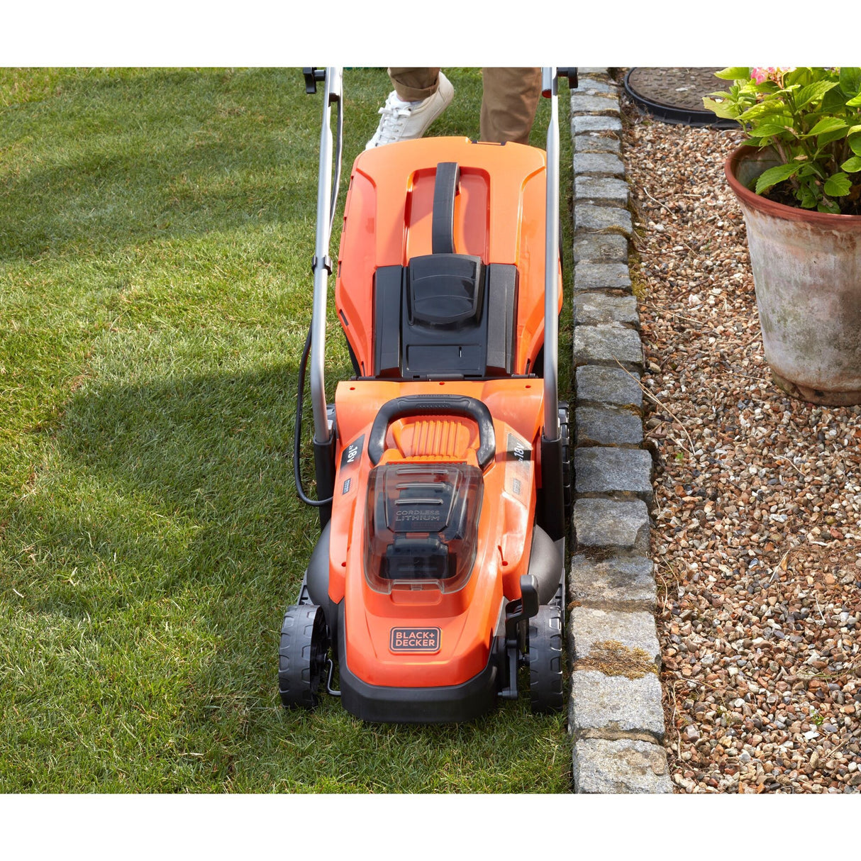 Black+decker bcmw3318l2-qw 2x 18v grasmaaier (oranje zwart, 2x 18v 2.5ah accu en oplader inbegrepen)