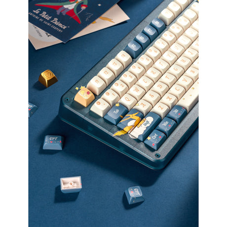 Iqunix zx75 sky encounter wireless mechanical keyboard (blauw, us lay-out (qwerty), iqunix little prince, 75%, rgb leds, hot-swappable, double-shot pbt, 2.4ghz | bluetooth 5.1 | usb-c)