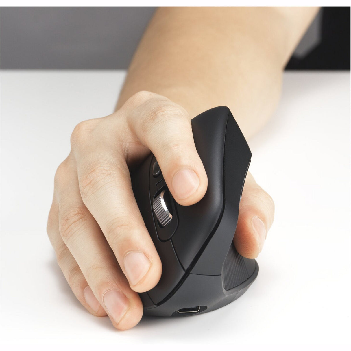 Kensington pro fit ergo my630 eq rechargeable mouse (zwart, 1000 - 2400 dpi, bluetooth, 2.4 ghz)