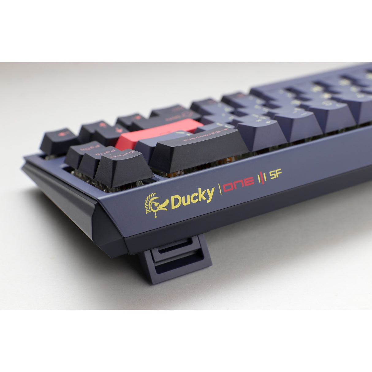 Ducky one 3 cosmic blue sf rgb mechanisch toetsenbord (donkerblauw, us lay-out (qwerty), cherry mx brown, 65%, rgb leds, double-shot pbt, hot-swappable, quack mechanics)