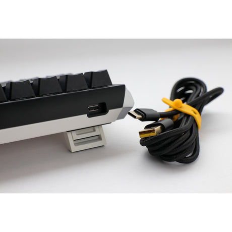 Ducky one 3 classic sf rgb mechanisch toetsenbord (zwart, us lay-out (qwerty), cherry mx brown, 65%, rgb leds, double-shot pbt, hot-swappable, quack mechanics)