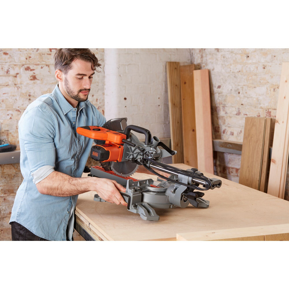 Black+decker 1600w 216mm afkort- en verstekzaag - bes700-qs
