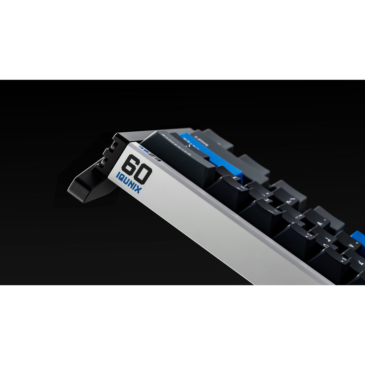 Iqunix ez60 magnetic switch gaming he keyboard (zwart, us lay-out (qwerty), gateron magnetic jade pro, 60%, rgb, double shot pbt keycaps)