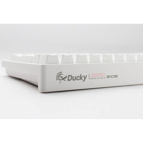 Ducky zero 6108 pure white rgb mechanisch gaming toetsenbord (wit, us lay-out (qwerty), cherry mx2a brown, 100%, rgb leds, double-shot pbt, hot swap, 2.4ghz | bluetooth | usb-c)
