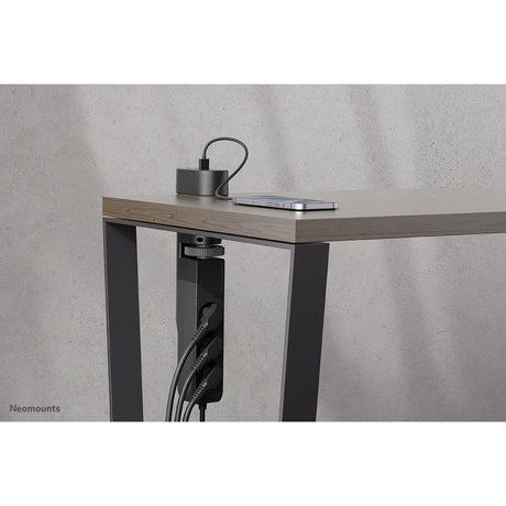 Neomounts ds22-840bl6 bureaucontactdoos met klem en usb-c en usb-a poorten - quick-charge stekkerdoos (zwart)