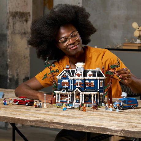 Lego icons stranger things: het huis van de familie creel bouwpakket voor volwassenen - 11370