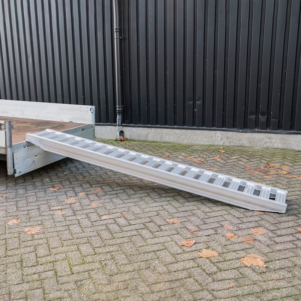 Oprijplank STUK 300 cm 2500kg.