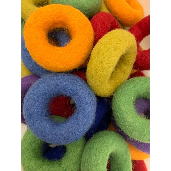 Papoose Toys Papoose Toys Felt Stringing Doughnuts 49pc