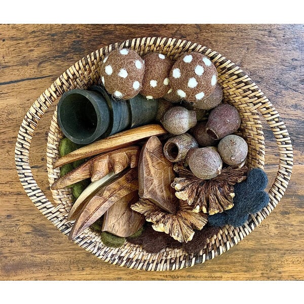 Papoose Toys Papoose Toys Nature Loose Parts Basket 35pc